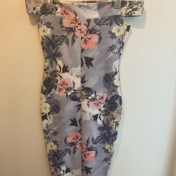 Boohoo Off-Shoulder Floral Dress - Picture 4 of 6